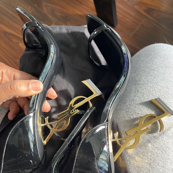 YSL OPYUM SANDALS IN PATENT LEATHER WITH GOLD-TONE HEEL - Picture 3 of 4